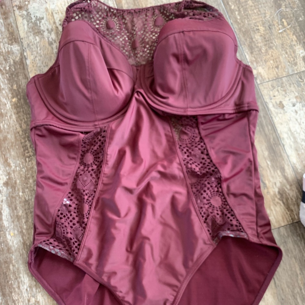 Adore e 38H One Piece Bathing Suit